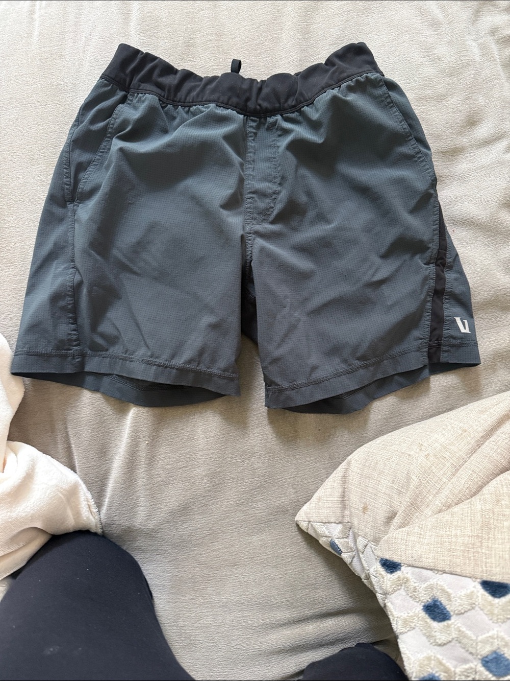 Men's Vuori Training Shorts - Charcoal